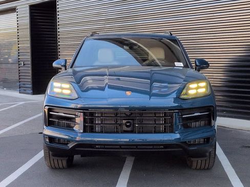 Certified 2026 Porsche Cayenne AWD/4WD image 10