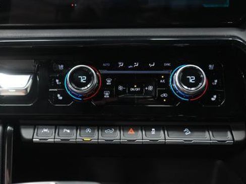 Used 2025 GMC Sierra 1500 AT4 image 40