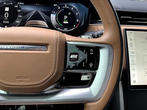 Certified 2025 Land Rover Range Rover SE AWD/4WD image 18