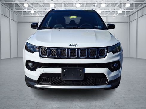 Used 2024 Jeep Compass Limited AWD/4WD image 2