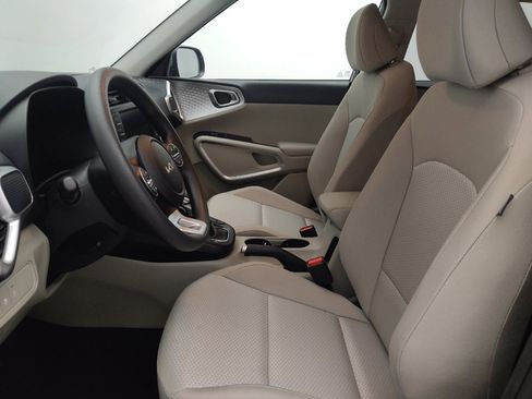 Used 2025 Kia Soul LX image 17