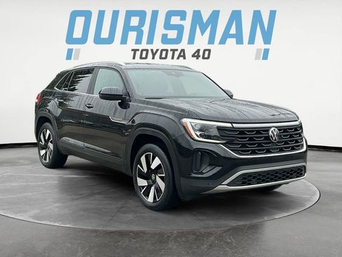 Used 2024 Volkswagen Atlas Cross Sport SE FWD image 1