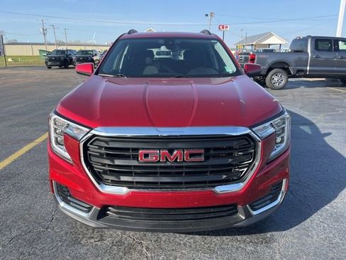 Used 2024 GMC Terrain SLE w/ Driver Convenience Package image 2
