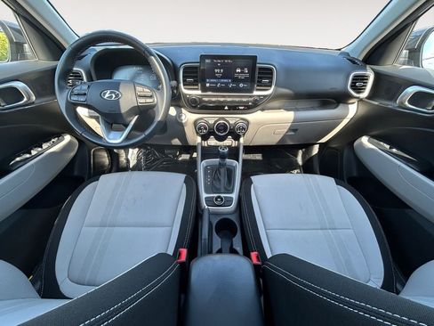 Certified 2025 Hyundai Venue SEL FWD image 11
