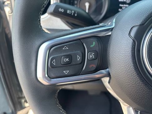 Used 2025 Jeep Wrangler Unlimited Sahara w/ Safety Group AWD/4WD image 31