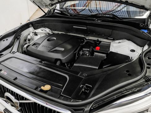 Used 2017 Volvo XC90 T6 Momentum w/ Vision Package image 40