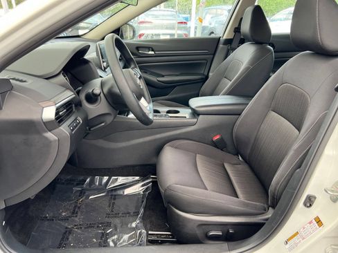 Used 2025 Nissan Altima 2.5 SV FWD image 27