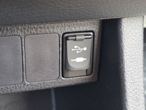 Used 2016 Toyota Corolla LE FWD image 4