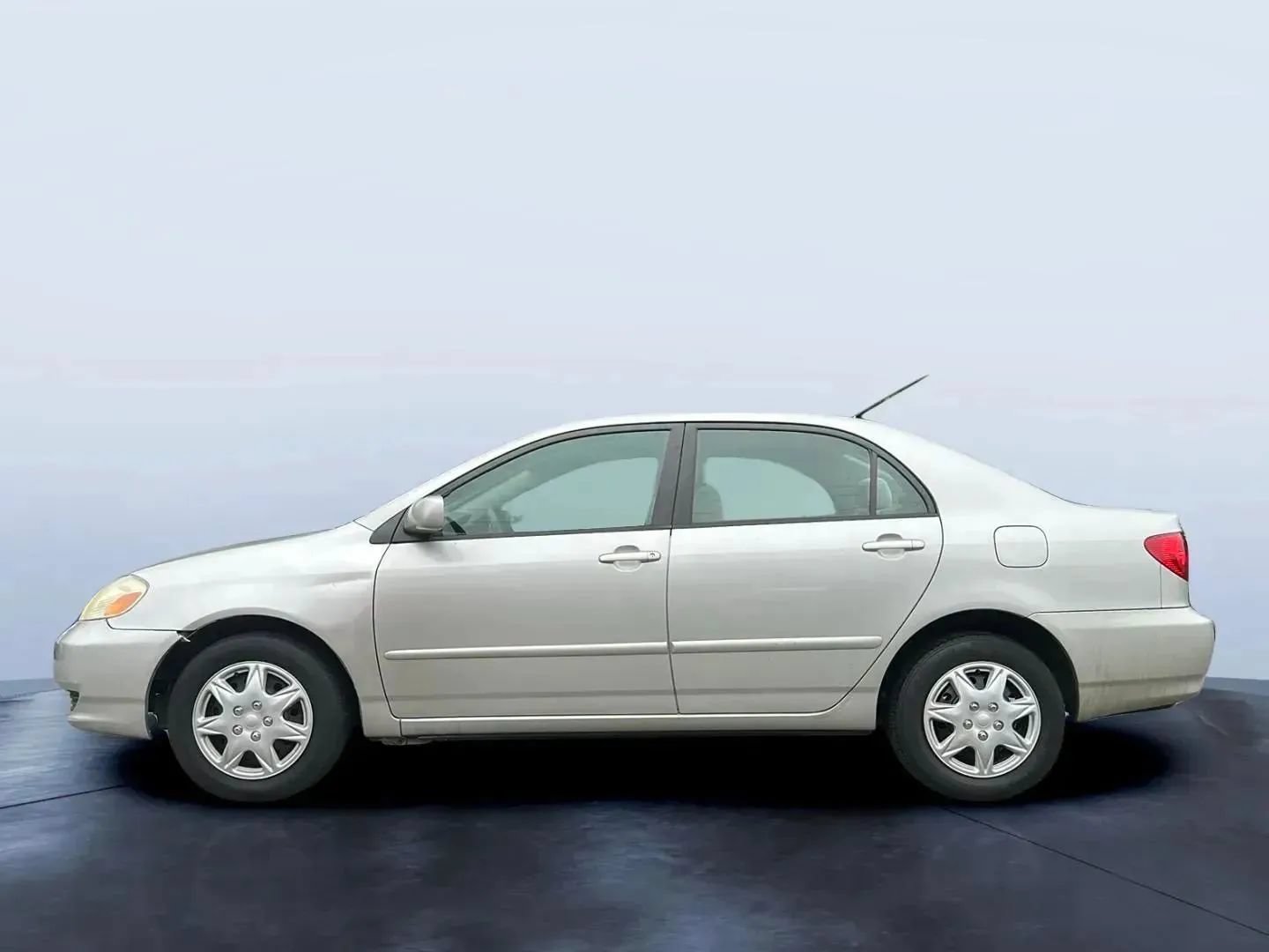 Used 2004 Toyota Corolla LE FWD image 2