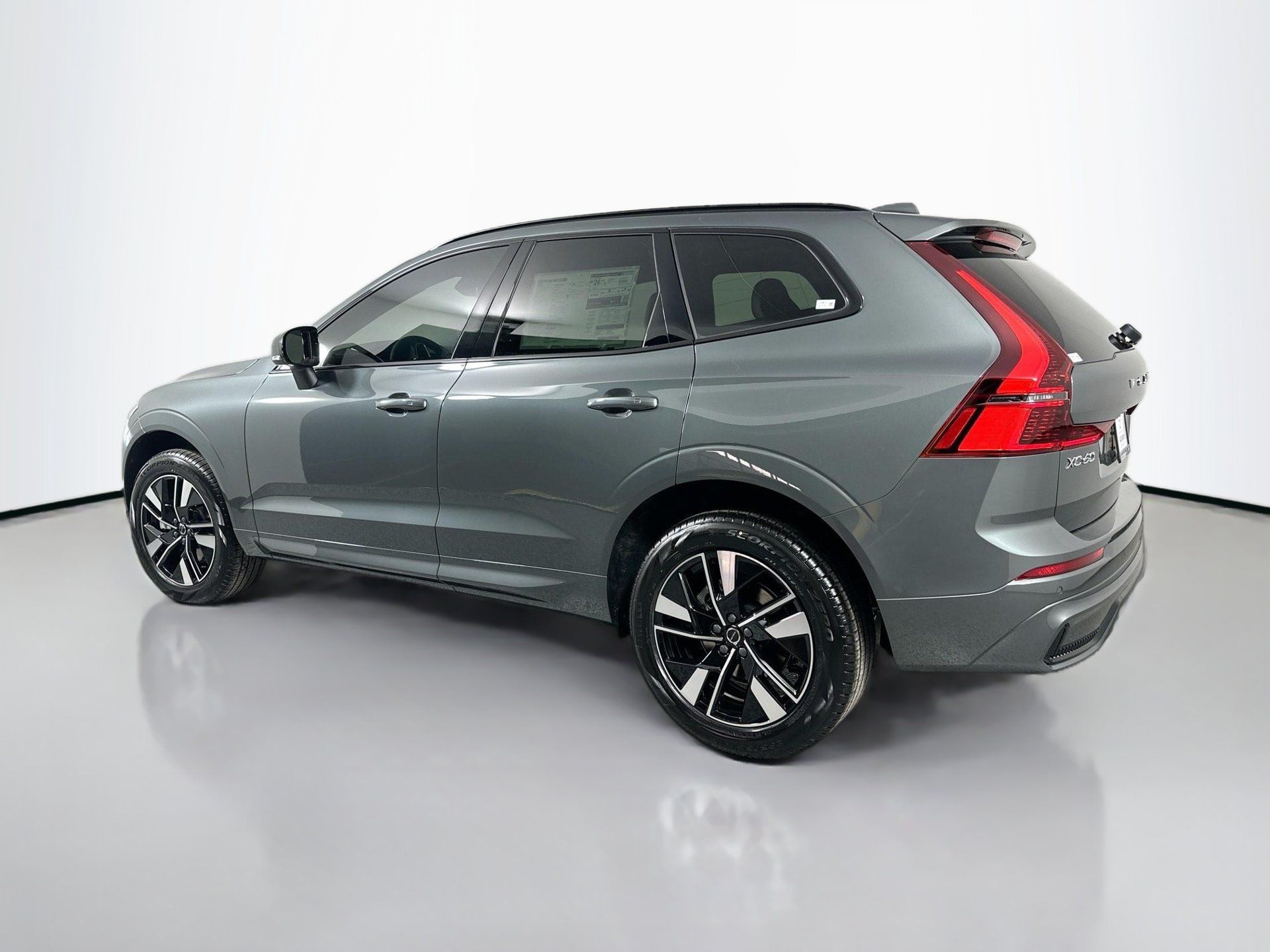 Certified 2026 Volvo XC60 B5 Core w/ Climate Package AWD/4WD image 8