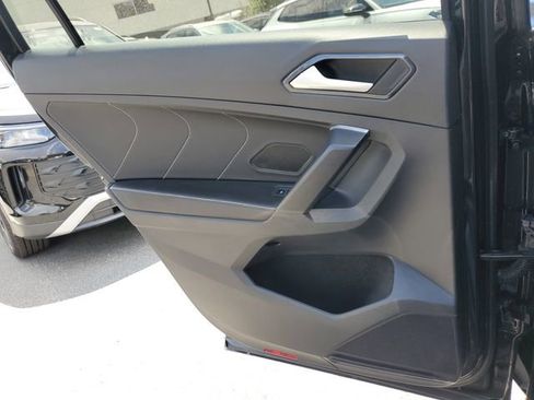 Certified 2024 Volkswagen Tiguan SE w/ Panoramic Sunroof Package FWD image 13