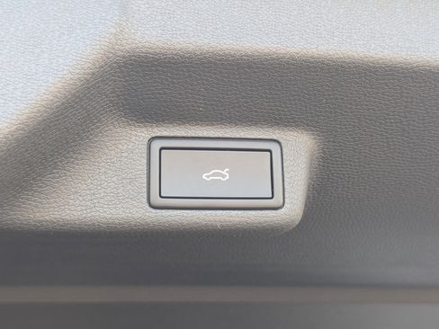 Used 2025 Volkswagen ID. Buzz Pro S Plus RWD image 22
