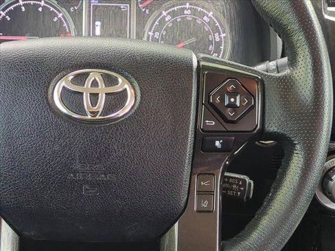 Used 2020 Toyota 4Runner TRD Off-Road Premium AWD/4WD image 30