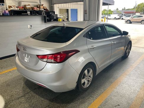 Used 2013 Hyundai Elantra GLS w/ Preferred Pkg FWD image 3