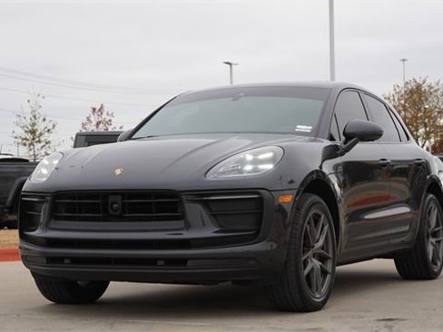 Used 2023 Porsche Macan image 3