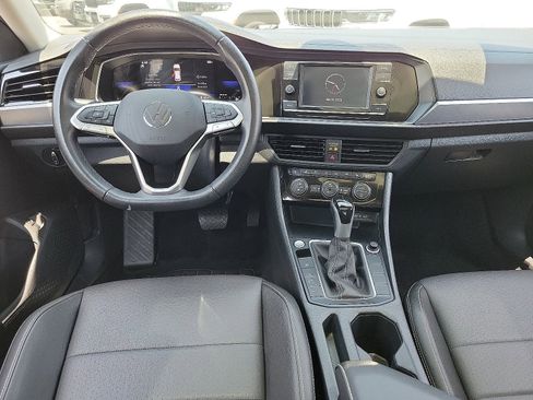 Used 2024 Volkswagen Jetta SE image 4