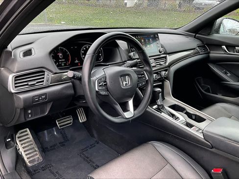Used 2018 Honda Accord Sport image 17