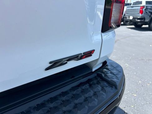 Used 2025 Chevrolet Colorado ZR2 w/ Technology Package AWD/4WD image 13