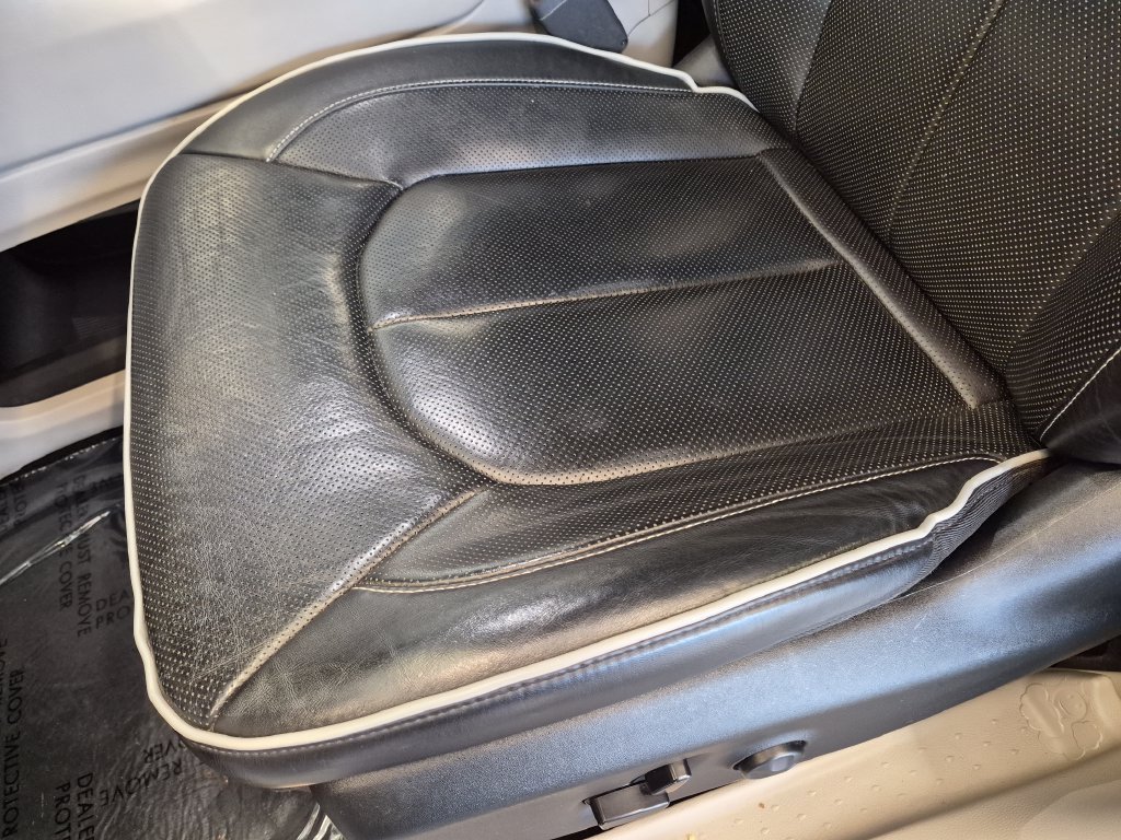 Used 2023 Chrysler Pacifica Limited FWD image 16