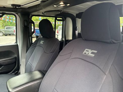 Used 2021 Jeep Gladiator Sport w/ Trailer Tow Package AWD/4WD image 9