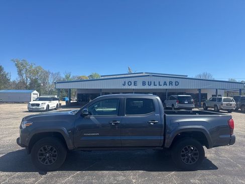 Used 2023 Toyota Tacoma SR5 w/ Technology Package image 15