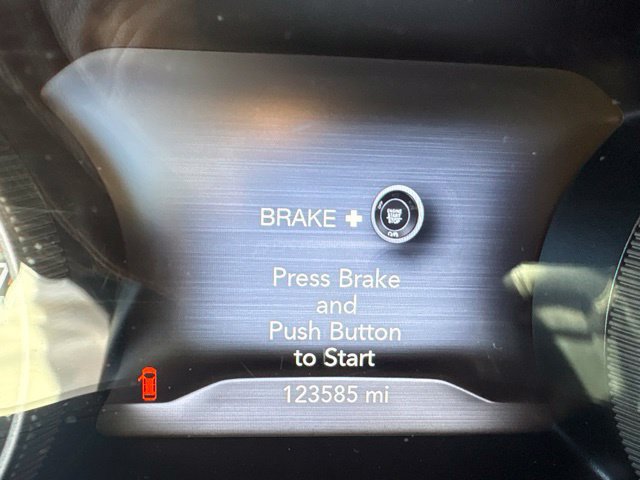 Used 2019 Jeep Cherokee Limited AWD/4WD image 3