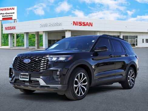 Used 2025 Ford Explorer ST-Line image 2