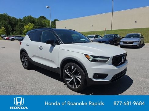 Used 2020 Volvo XC40 T4 R-Design w/ Protection Package Premier FWD image 7