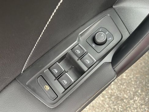 Certified 2024 Volkswagen Tiguan SE R-Line image 11