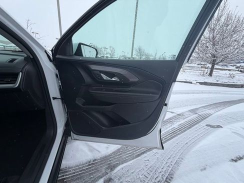 Used 2024 GMC Terrain SLE image 26