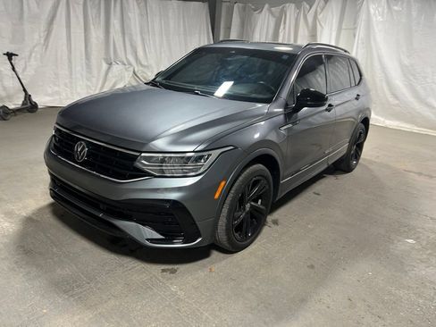 Used 2024 Volkswagen Tiguan SE R-Line FWD image 3