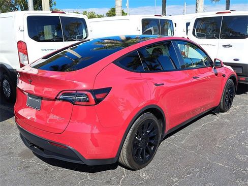 Used 2022 Tesla Model Y Long Range image 3