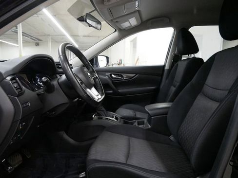 Used 2017 Nissan Rogue SV w/ SV Premium Package image 8