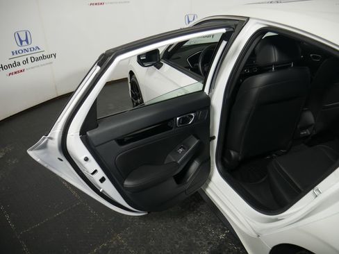 Used 2023 Honda Civic Sport Touring image 9