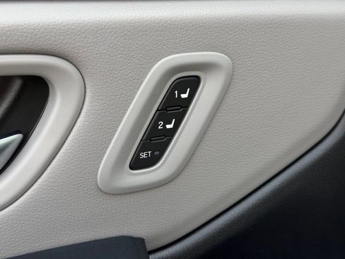 Used 2025 Honda Pilot Elite image 15