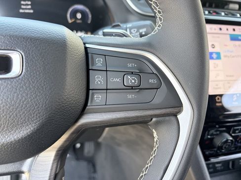 Used 2024 Jeep Grand Cherokee Limited w/ Luxury Tech Group II RWD image 22