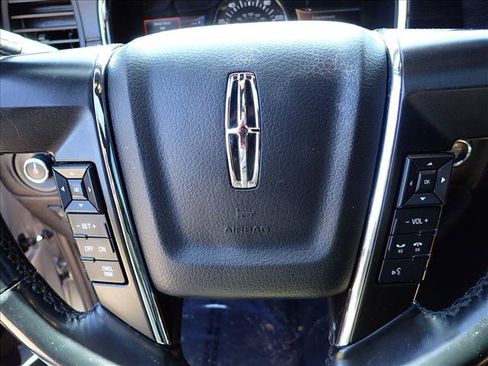 Used 2016 Lincoln Navigator Select AWD/4WD image 19