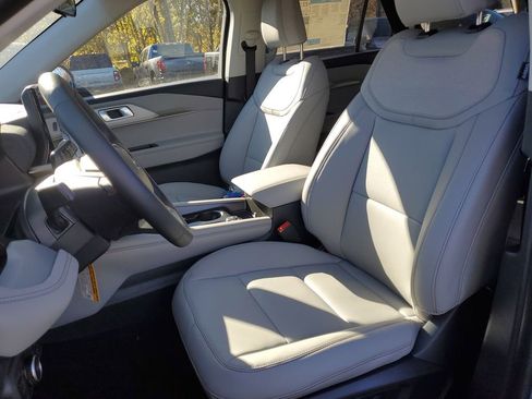 New 2026 Ford Explorer Active w/ Active Comfort Package image 10