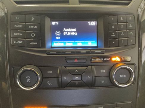 Used 2018 Ford Explorer XLT FWD image 25