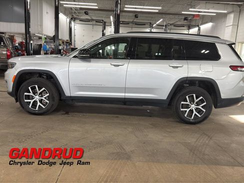 Used 2024 Jeep Grand Cherokee L Limited image 1