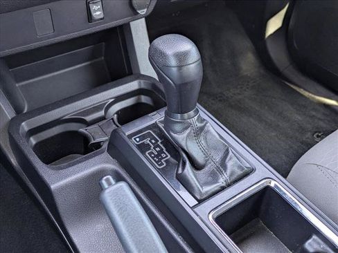 Used 2018 Toyota Tacoma SR5 AWD/4WD image 12