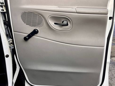 Used 1999 Ford E-150 and Econoline 150 Wagon image 18