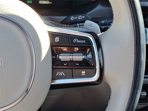 Used 2023 Kia Sorento SX Prestige image 24