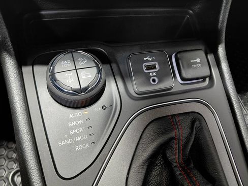 Used 2022 Jeep Cherokee Trailhawk w/ Sound & Nav Group AWD/4WD image 36