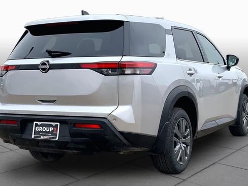 Used 2023 Nissan Pathfinder S FWD image 12
