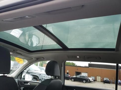 Used 2023 Volkswagen Tiguan SE w/ Panoramic Sunroof Package AWD/4WD image 13