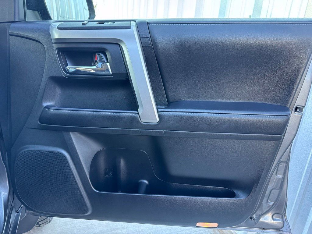 Used 2022 Toyota 4Runner SR5 Premium w/ Moonroof Package AWD/4WD image 40
