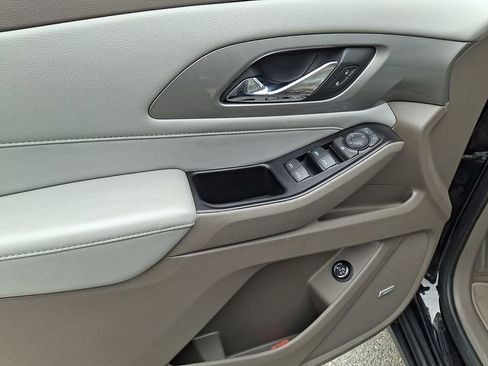 Used 2018 Chevrolet Traverse LT FWD image 13