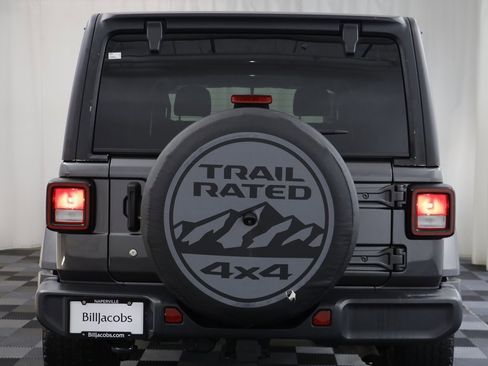 Used 2018 Jeep Wrangler Unlimited Sahara w/ Dual Top Group image 15