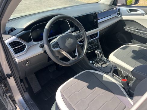 New 2026 Volkswagen Taos SE FWD image 14